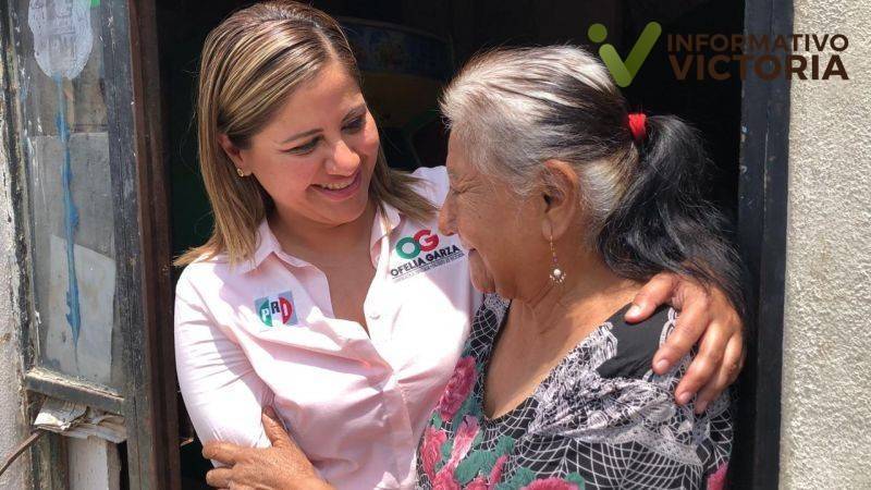 Dialoga Ofelia Garza con familias de Victoria