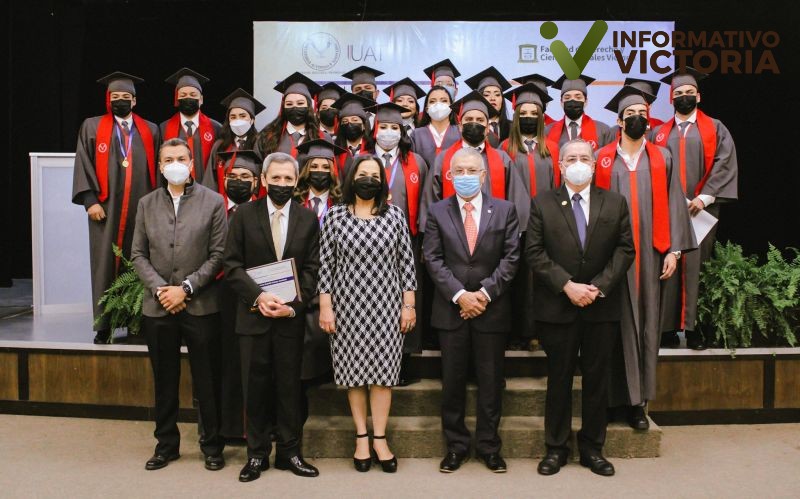 Realiza la Facultad de Derecho Victoria graduación de licenciaturas