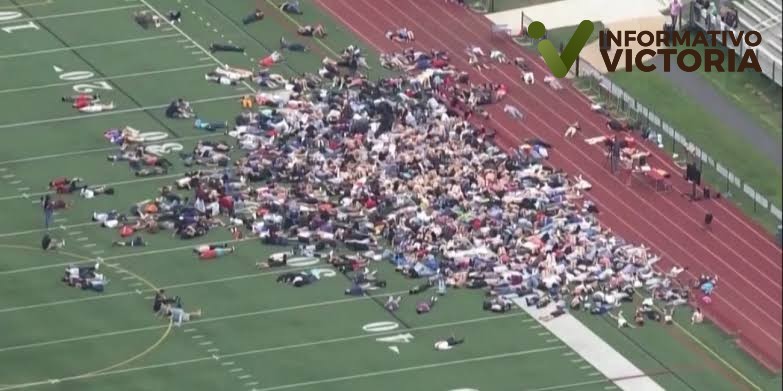 Protestan estudiantes por tiroteo que dejo más de 20 muertos en Estados Unidos.