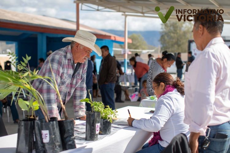 Familias de Miquihuana y Bustamante reciben beneficios del DIF Tamaulipas