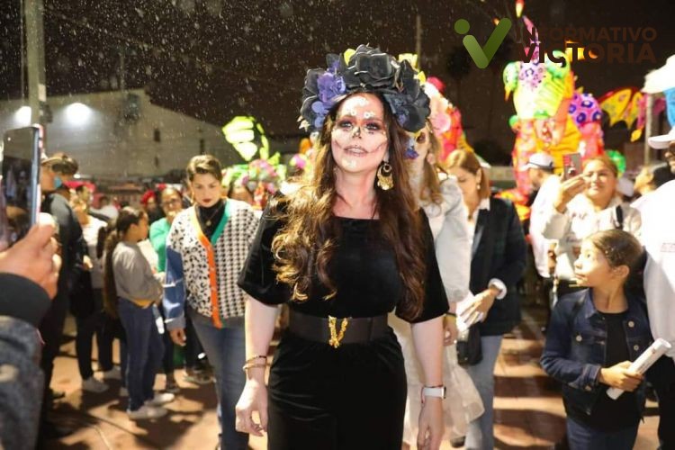 Vive Nuevo Laredo tradiciones mexicanas de día de muertos. 