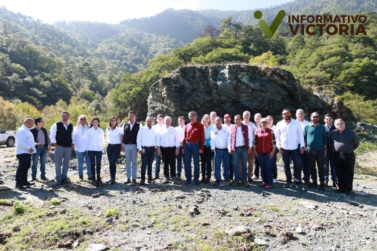 Exploran gobernador y geólogos ucranianos el cañón de los Troncones.