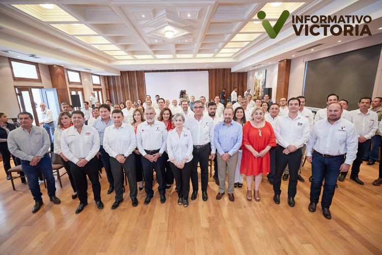 Donan constructores 45 mdp al gobierno y al DIF para obras sociales.