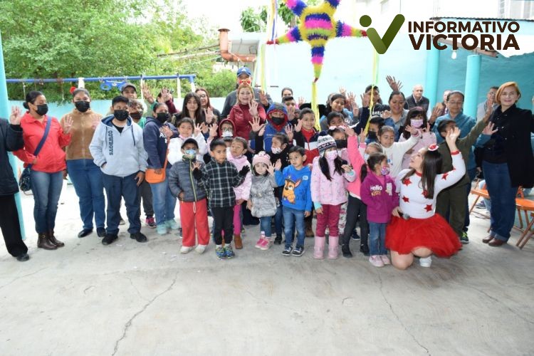 Regidora Anayansy Castillo lleva alegría a colonias de Victoria.