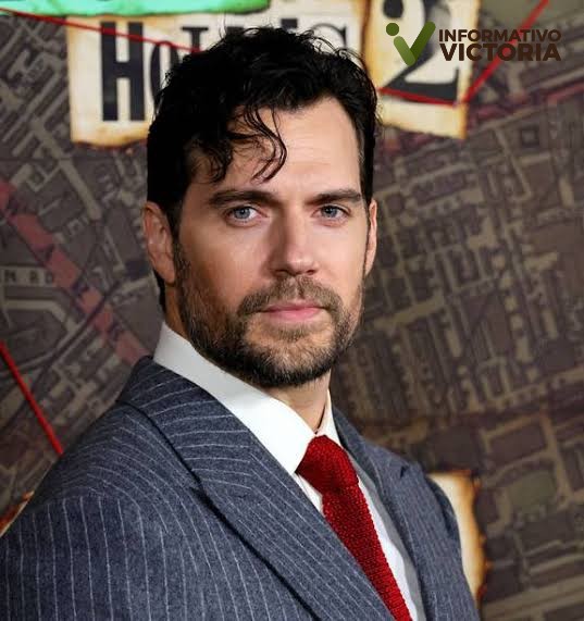 Henry Cavill supera a integrante de BTS y es el hombre más guapo del mundo.