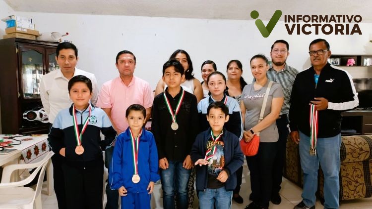 Ajedrez y Escoltas en la 25