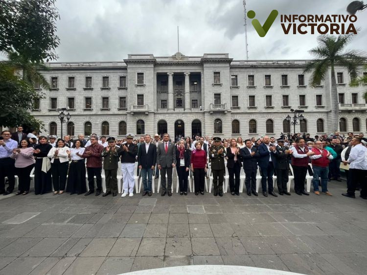 SEDENA acompaña al gobernador Américo Villarreal a izamiento a la bandera en Tampico.