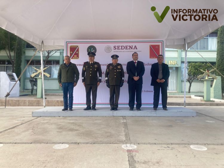 Dan bienvenida al servicio militar a clase 2004.