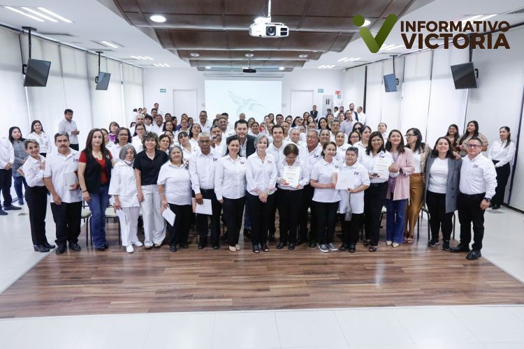 Entrega Dra. María de Villarreal Premio Estatal de Antigüedad a 46 Mensajeros de Paz.