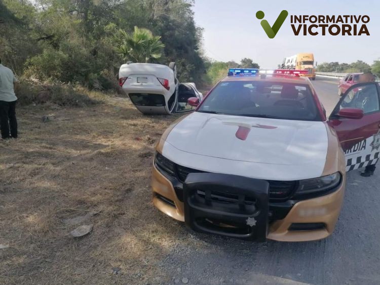 Auxilia Guardia Estatal a lesionados en volcadura en Güémez.