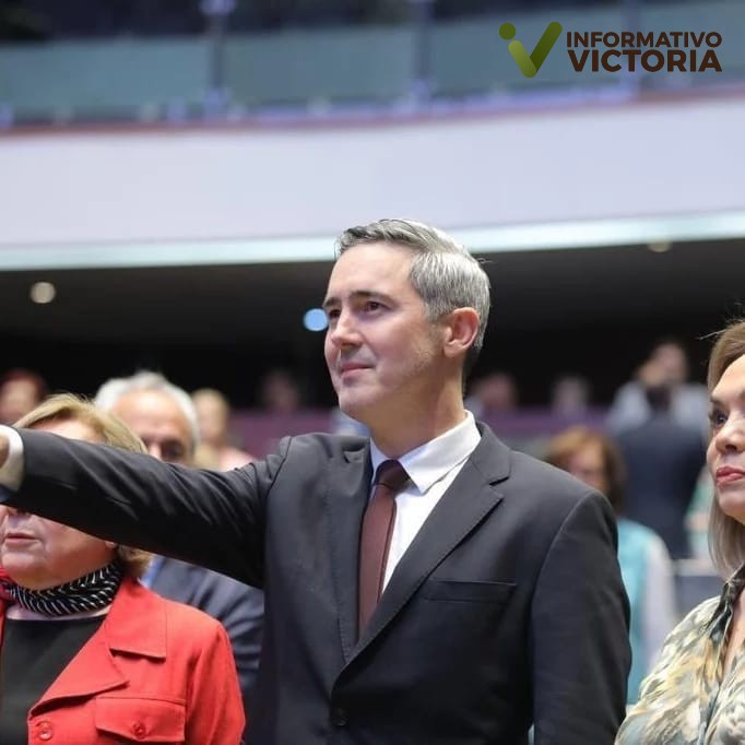 JR rinde protesta en Senado.