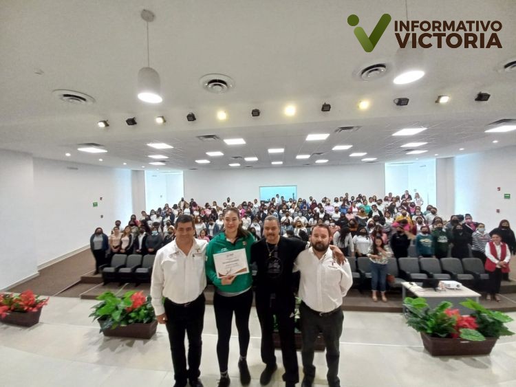Imparte conferencia la boxeadora tamaulipeca Ana Salas, seleccionada nacional y ejemplo de vida.