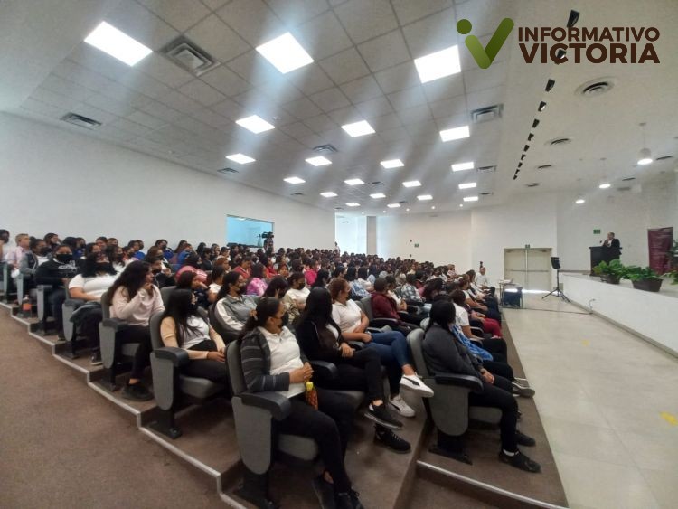 Atienden a alumnas y personal de la USJT con detección oportuna de cáncer de mama. 