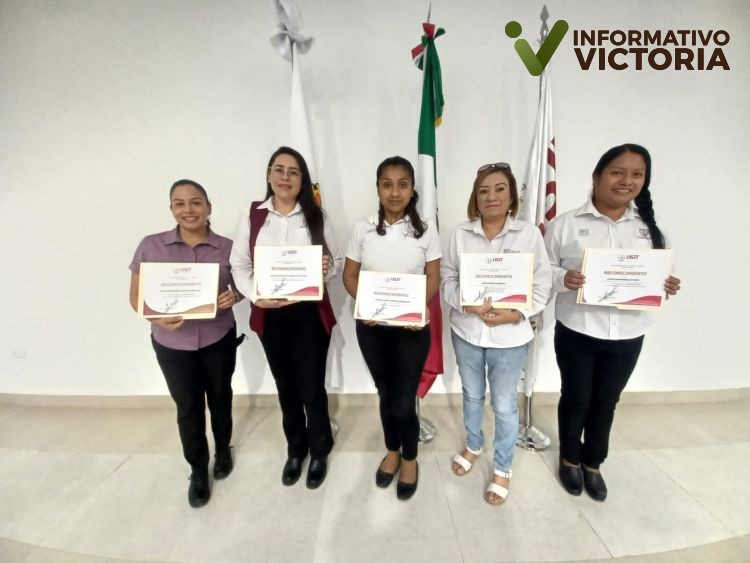 Entregan reconocimientos a alumnas y personal femenino en la USJT.