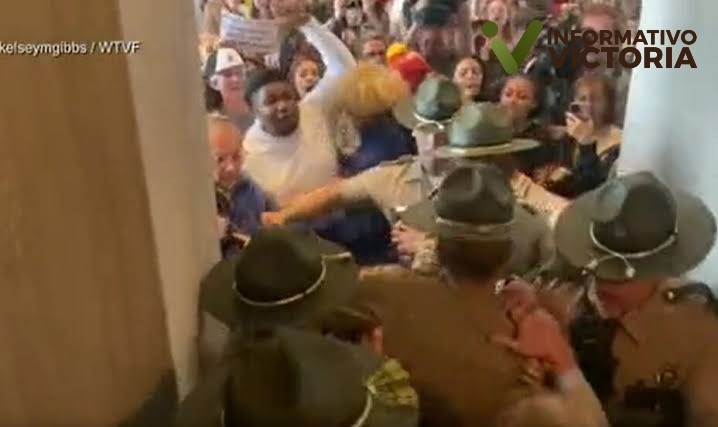 Tiroteo en escuela de Nashville ocasiona protestas en Capitolio por leyes de armas más duras.