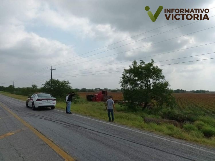 Brinda apoyo Guardia Estatal ante volcadura de tractocamión