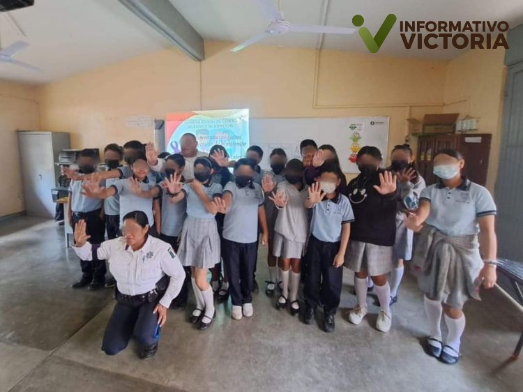 Reciben alumnos plática preventiva de la Guardia Estatal de Género