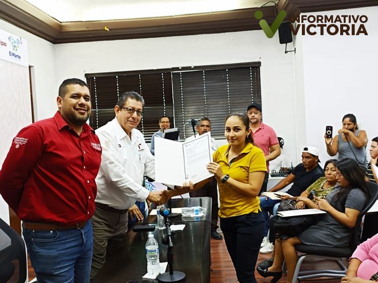 Entregan escrituras que dan certeza jurídica a familias de El Mante