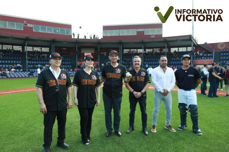 Lanza Américo primera bola en partido de la Liga Mexicana de Beisbol