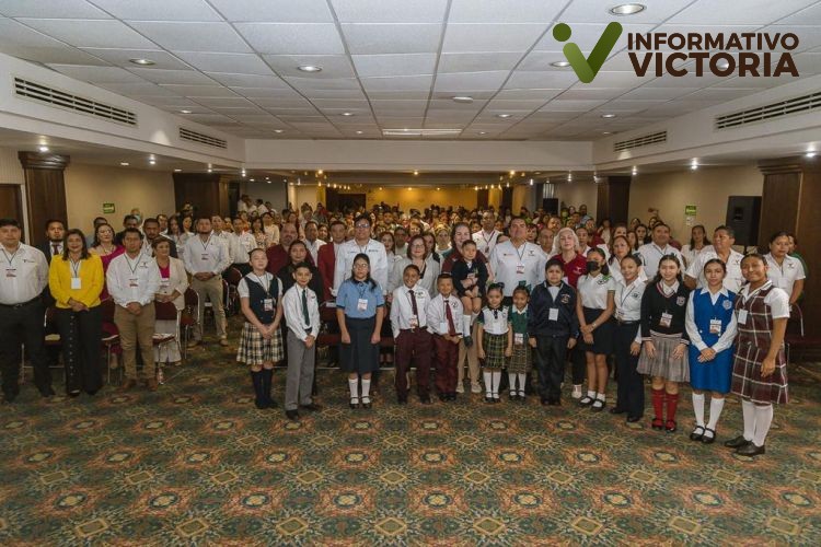 Premia secretaria de Educación a ganadores del Concurso Estatal de Oratoria “Sentimiento Juarista”