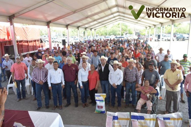 Continúa Gobierno del Estado beneficiando a productores con semilla de sorgo y maíz
