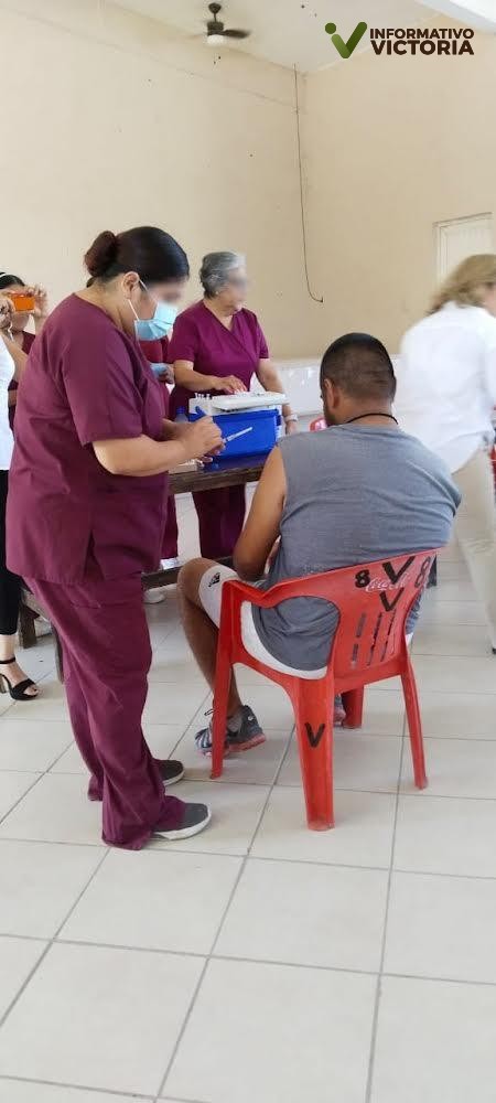 Aplican refuerzo de vacuna contra COVID-19 en CEDES Reynosa