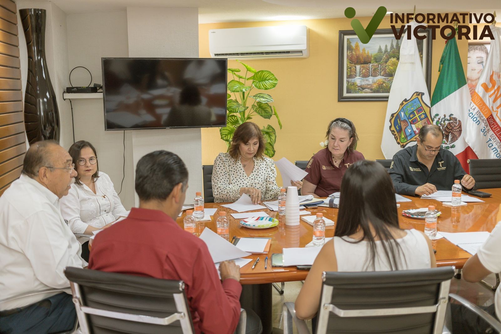 SET presente en la Sección 30 del SNTE, en sesión de fideicomiso de apoyo a las tecnologías