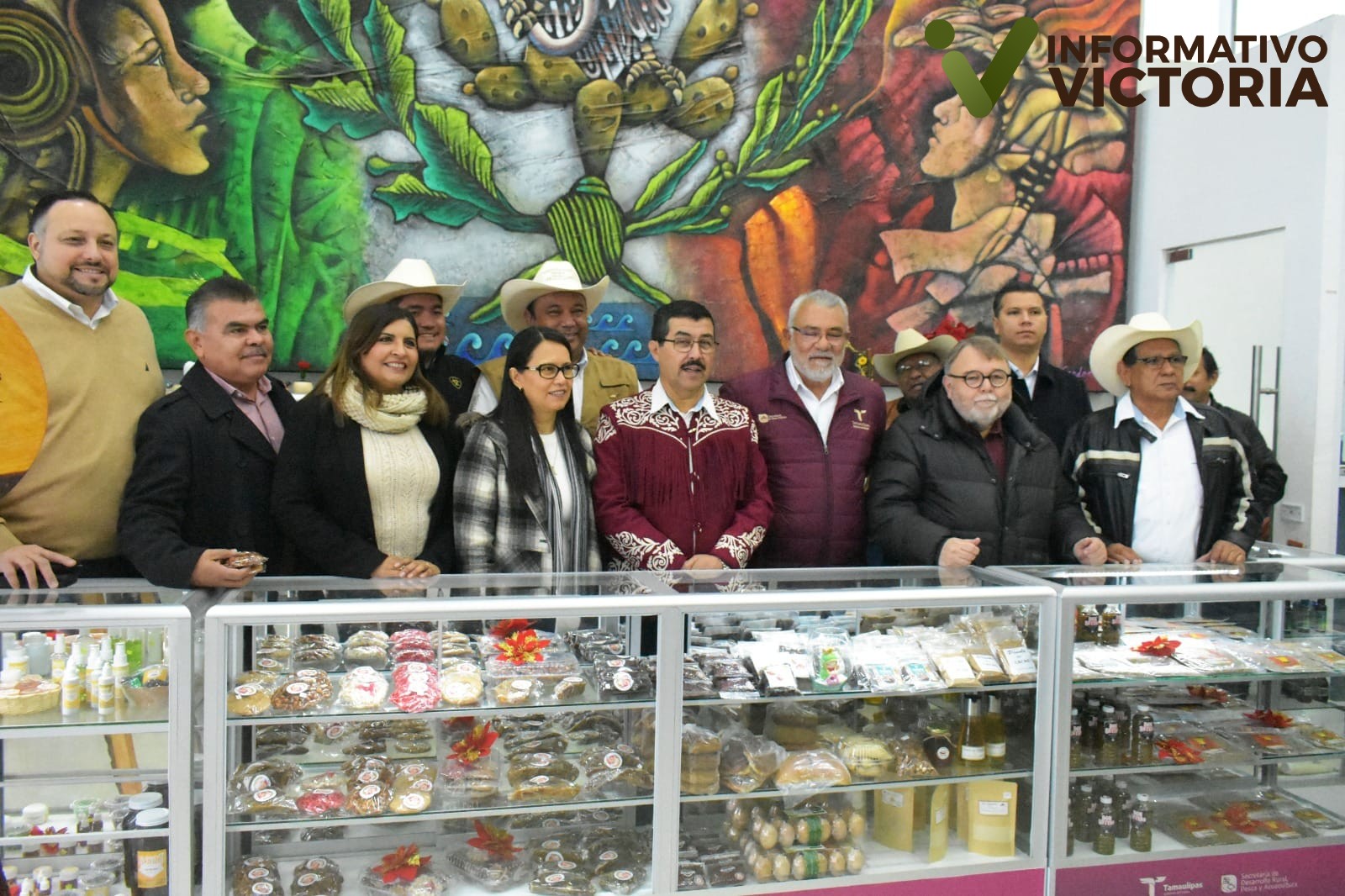 Gobierno del Estado promueve productos rurales en la Torre Bicentenario