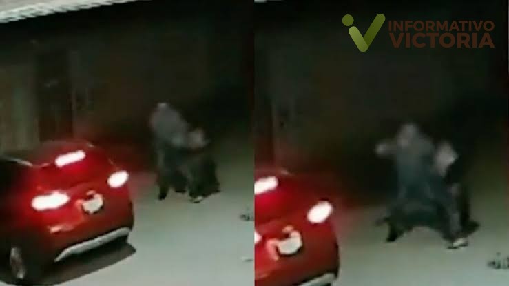 Captan a policia de Oaxaca golpeando con un palo a una mujer; el oficial fue suspendido