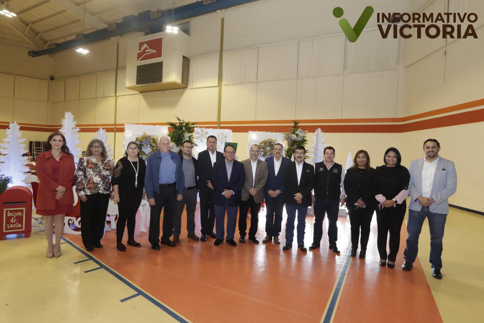 Rector Dámaso Anaya y docentes de la UAT comparten festejo navideño