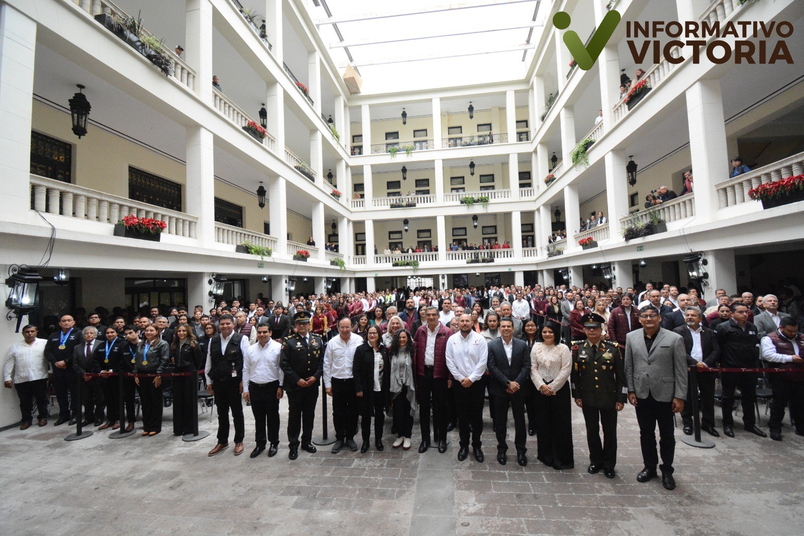 Entrega gobernador 117 mdp en becas y reconoce a los alumnos destacados de Tamaulipas