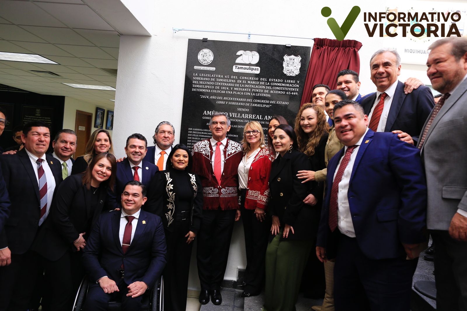 Devela gobernador placa conmemorativa del Bicentenario del Congreso de Tamaulipas