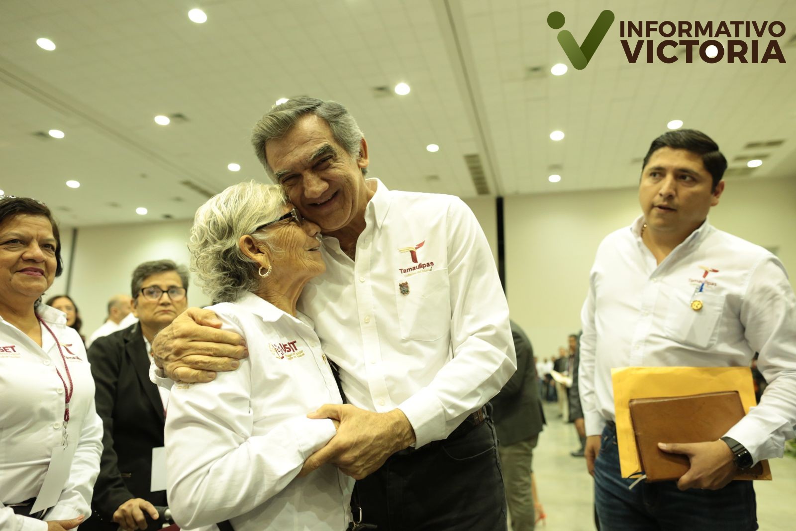 Anuncia Américo aumento del 20% a burócratas