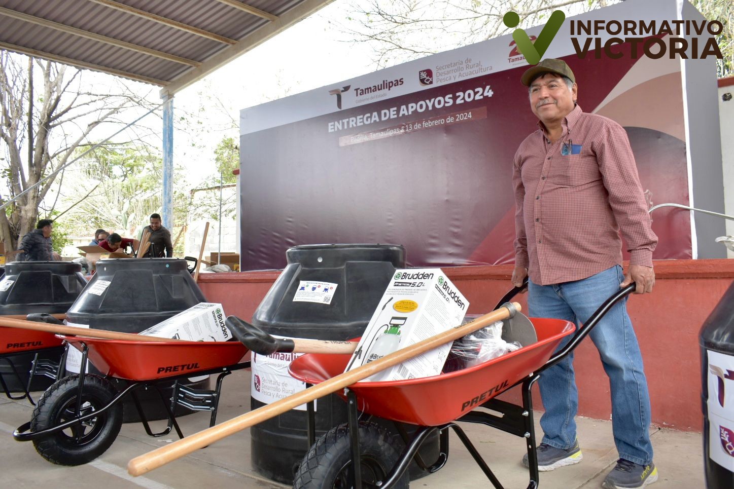 Benefician a familias de Padilla con la entrega de huertos de traspatio