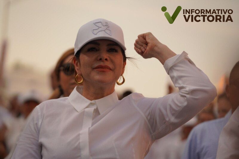 Más de 15 mil neolaredenses marchan por la democracia