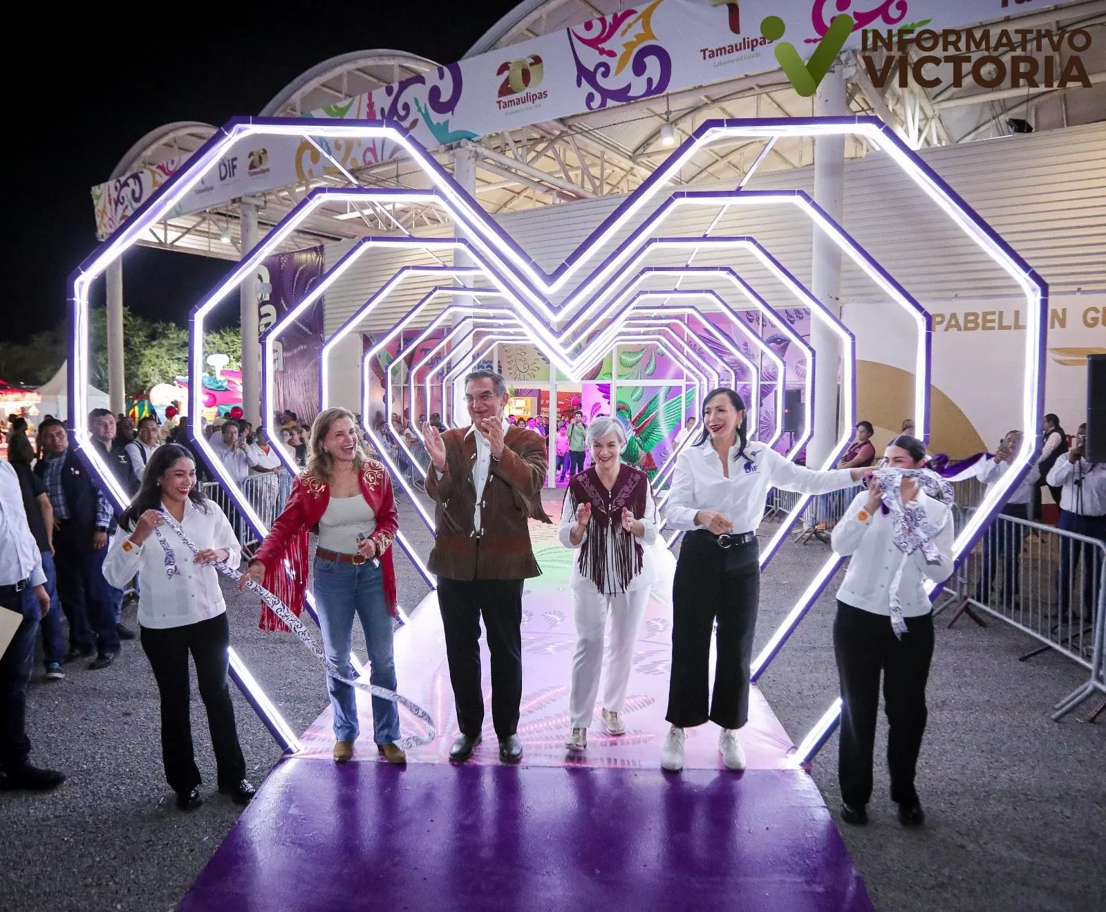 Inauguran Américo y María de Villarreal el stand del DIF Estatal en la Feria Tamaulipas 2024