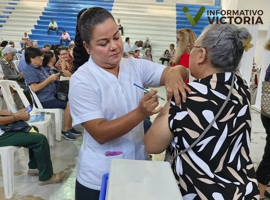 Exhorta Salud a la población a vacunarse contra influenza, covid y neumococo