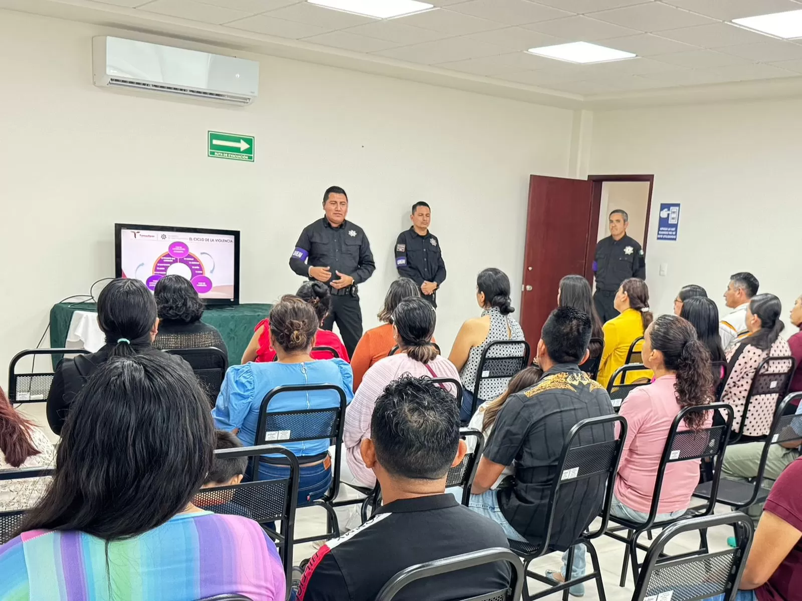 Guardia Estatal de Género imparte plática informativa a personal de SEDENA