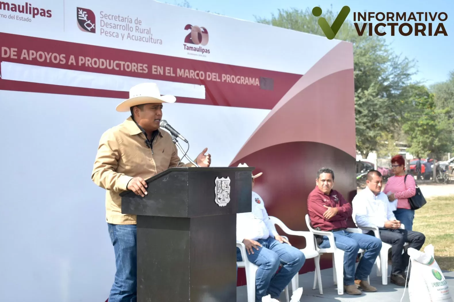 Reciben productores citrícolas fertilizante granulado