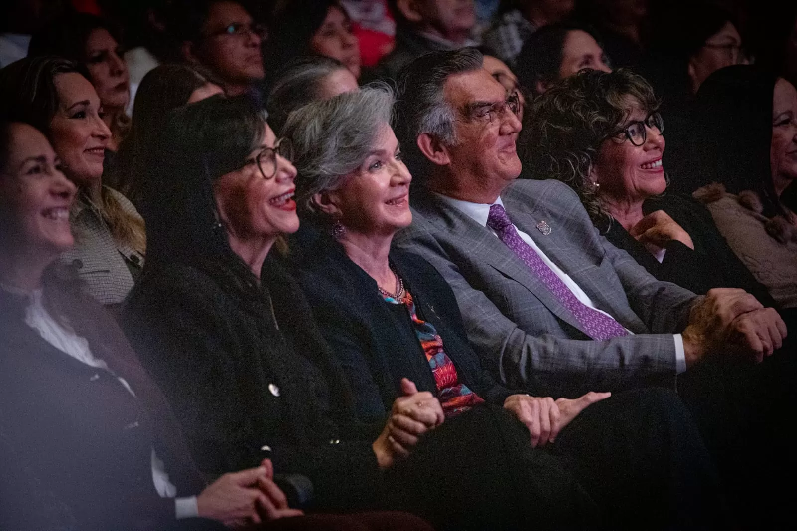 Premian Américo y María de Villarreal a los voluntarios del año