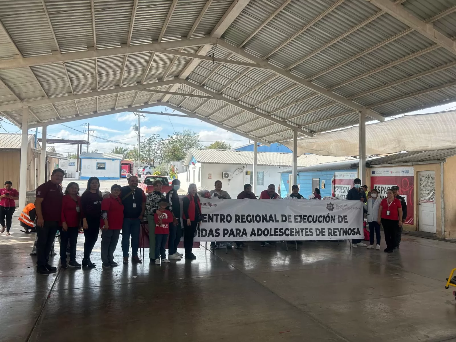 Menores en externamiento llevan donativos a albergue Senda de Vida