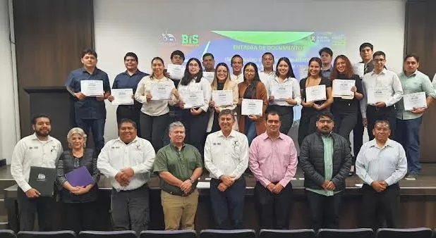 Gradúa UPV a especialistas en Diplomado de Mantenimiento de Generadores Eólicos