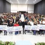 Entrega Américo tarjetas del programa «Jóvenes Construyendo el Futuro»