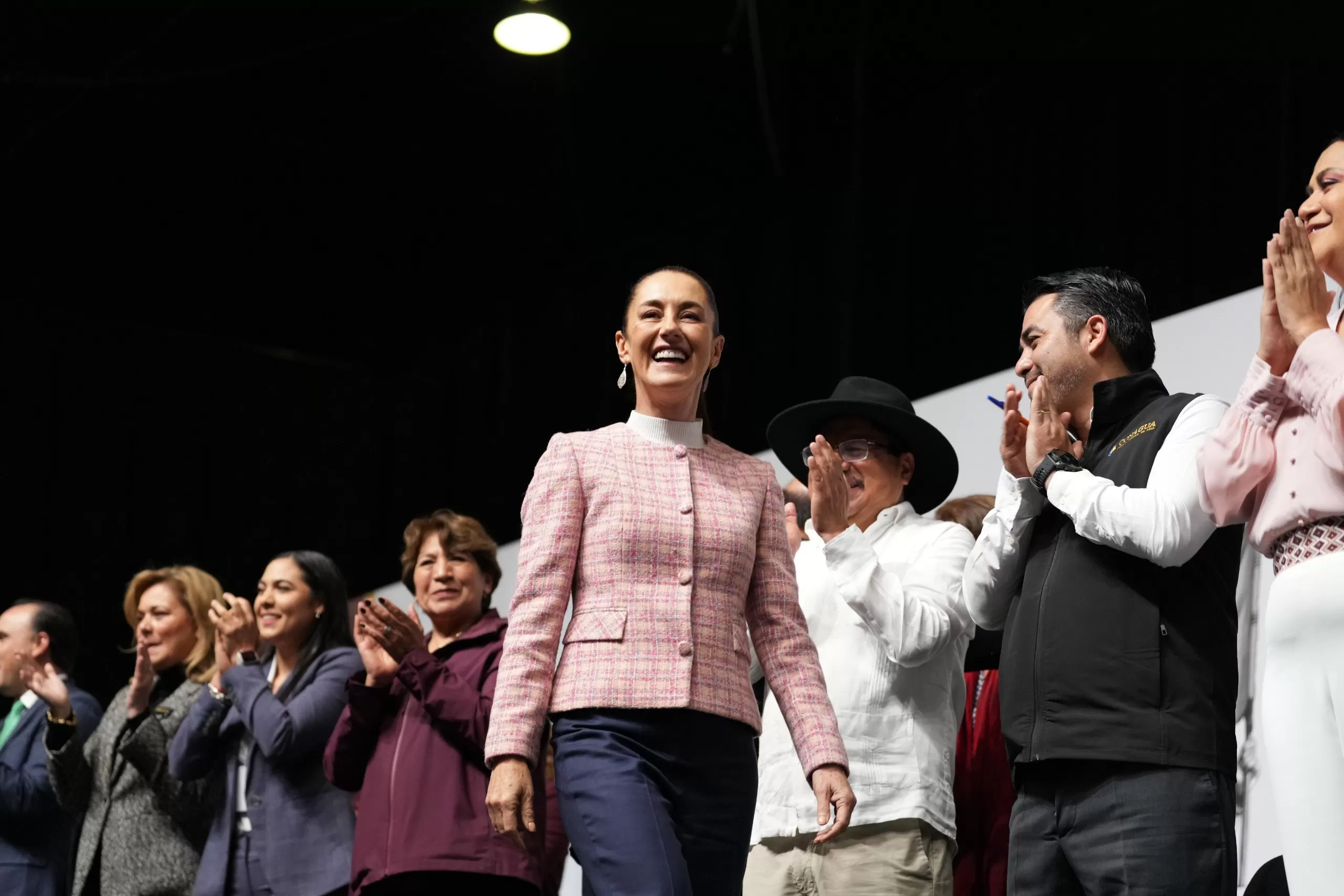 Américo, alcaldes y alcaldesas, participan en reunión con la presidenta Claudia Sheinbaum