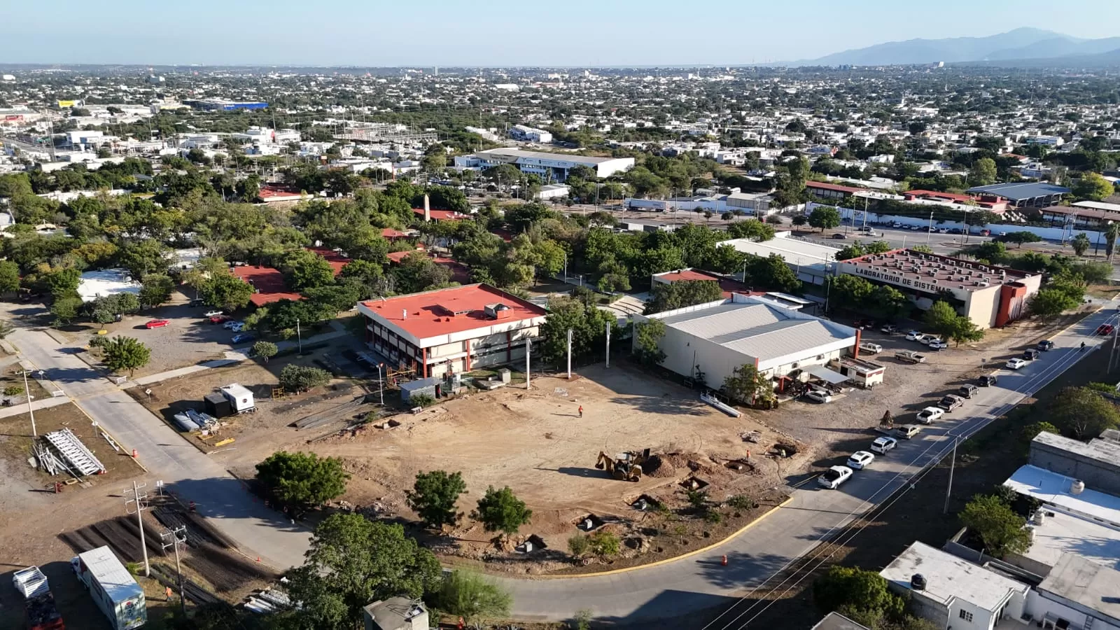 Fortalece Américo infraestructura educativa en escuelas de nivel superior