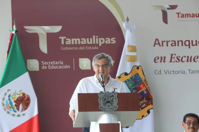 Pone en marcha Américo campaña de vacunación en escuelas y entrega tabletas a niñas y niños