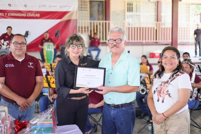 Celebra SEBIEN a niñas y niños con música, juegos y donación de libros