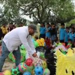 Regala CEDES Matamoros piñatas elaboradas por PPLs a niños y niñas de La Bartolina