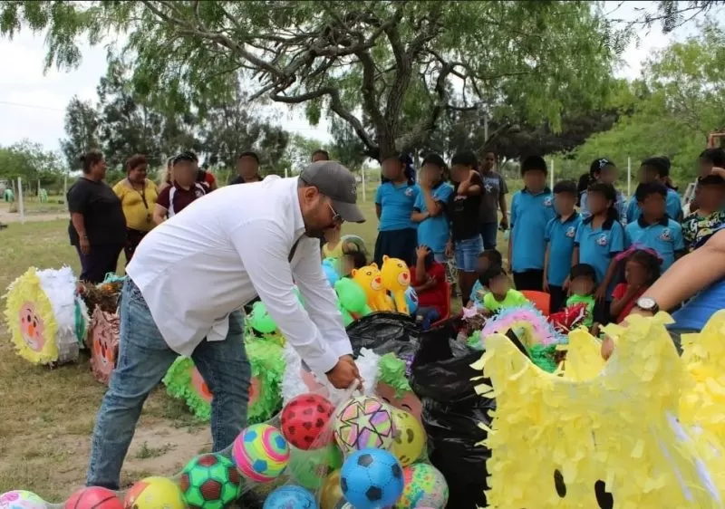 Regala CEDES Matamoros piñatas elaboradas por PPLs a niños y niñas de La Bartolina