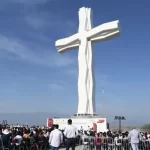 Entrega el gobernador a Tula la cruz más grande de México